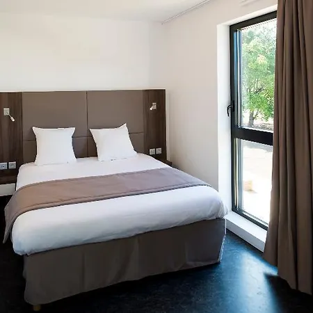 Adonis Maison Internationale Aparthotel