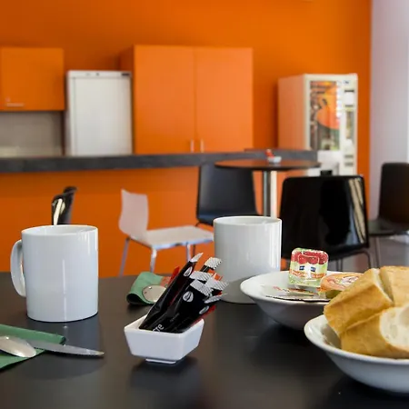 Adonis Maison Internationale ディジョン