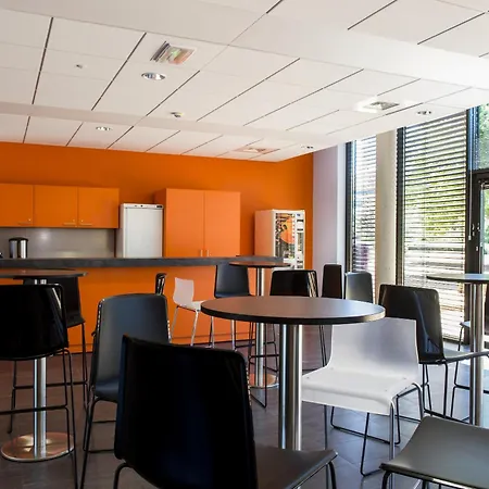 Adonis Maison Internationale 3*