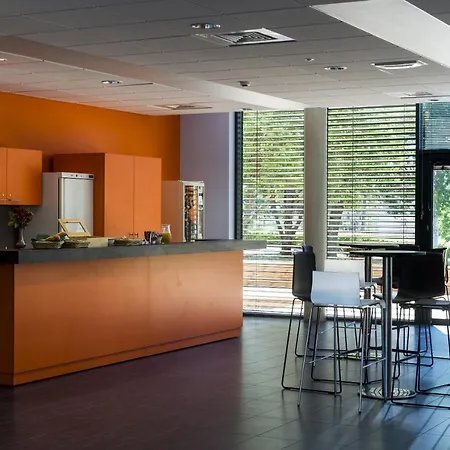 Adonis Maison Internationale Aparthotel