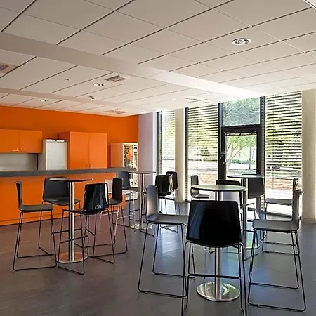 Adonis Maison Internationale Aparthotel