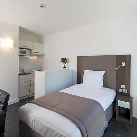 Adonis Maison Internationale Aparthotel