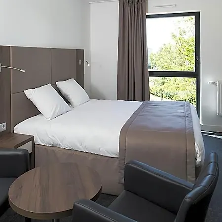 Adonis Maison Internationale Aparthotel