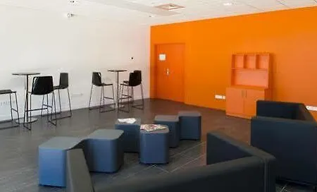 Adonis Maison Internationale Aparthotel