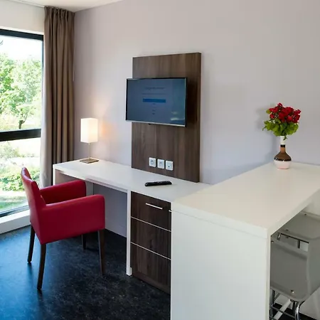 Adonis Maison Internationale Aparthotel 3*