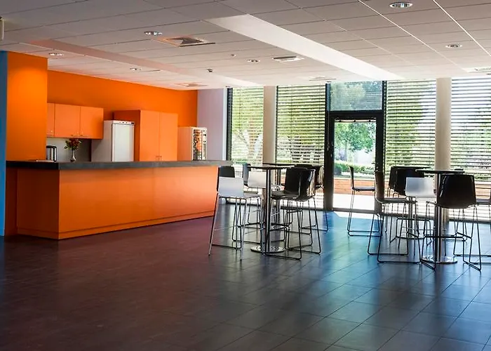 Adonis Maison Internationale Aparthotel