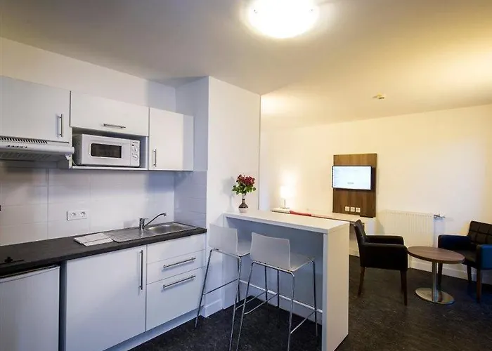 Adonis Maison Internationale Апарт-отель Дижон