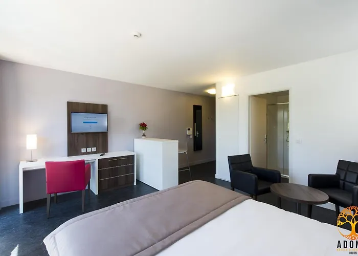 Aparthotel Adonis Maison Internationale Dijon