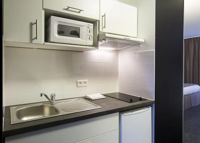 Adonis Maison Internationale 3* Dijon