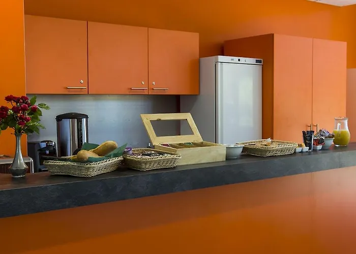 Adonis Maison Internationale 3*