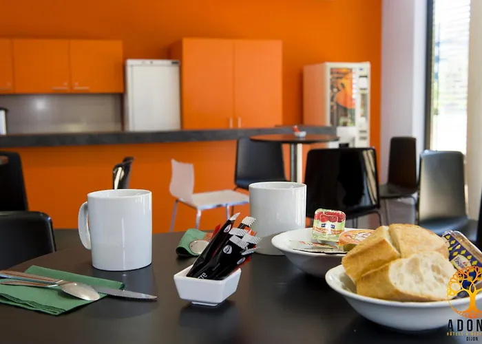 Adonis Maison Internationale Дижон