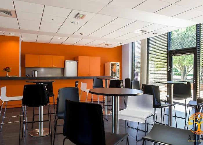 Adonis Maison Internationale 3*