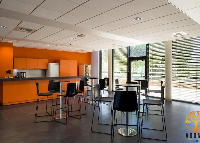 Adonis Maison Internationale Aparthotel 3*