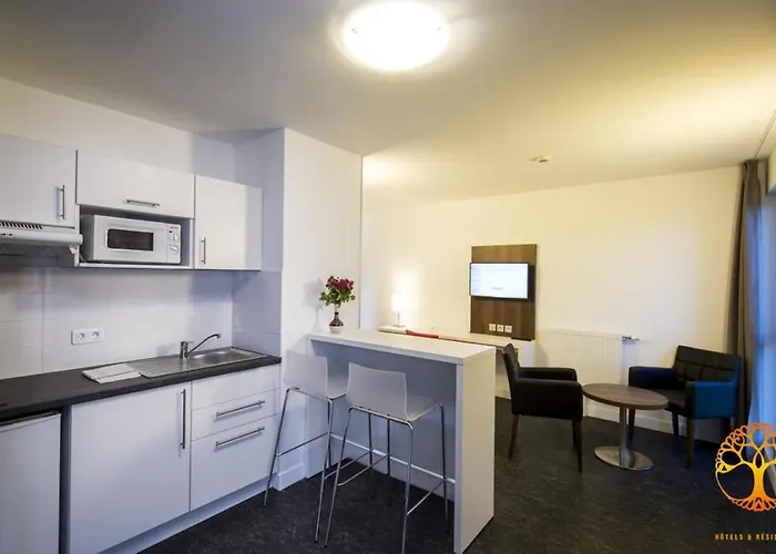 Adonis Maison Internationale Aparthotel 3*