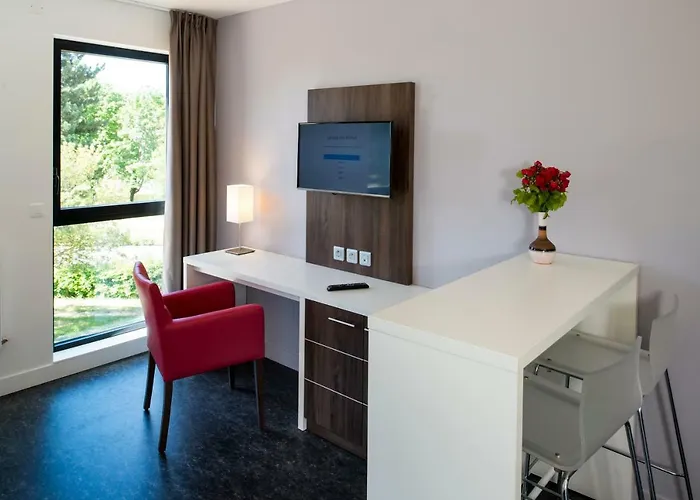 Adonis Maison Internationale Aparthotel 3*